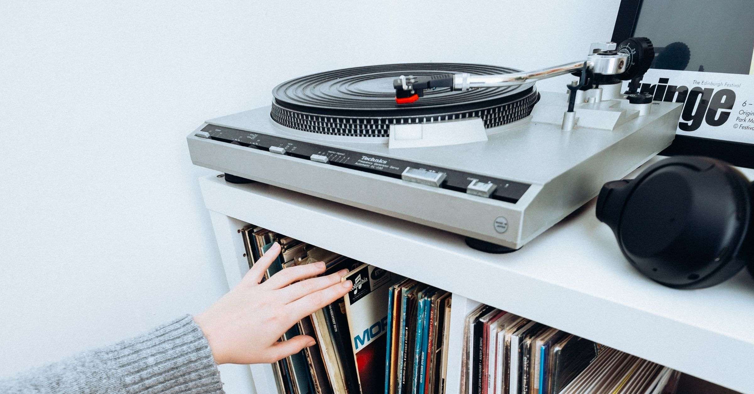 Manual vs. automatic turntables