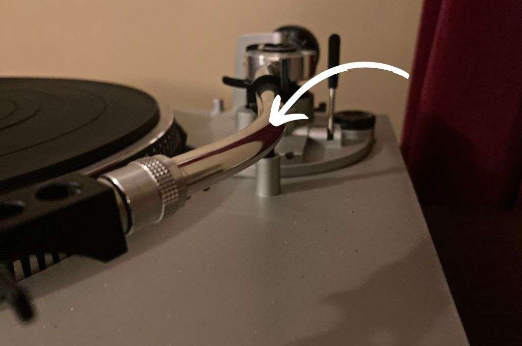 Record player tone arm