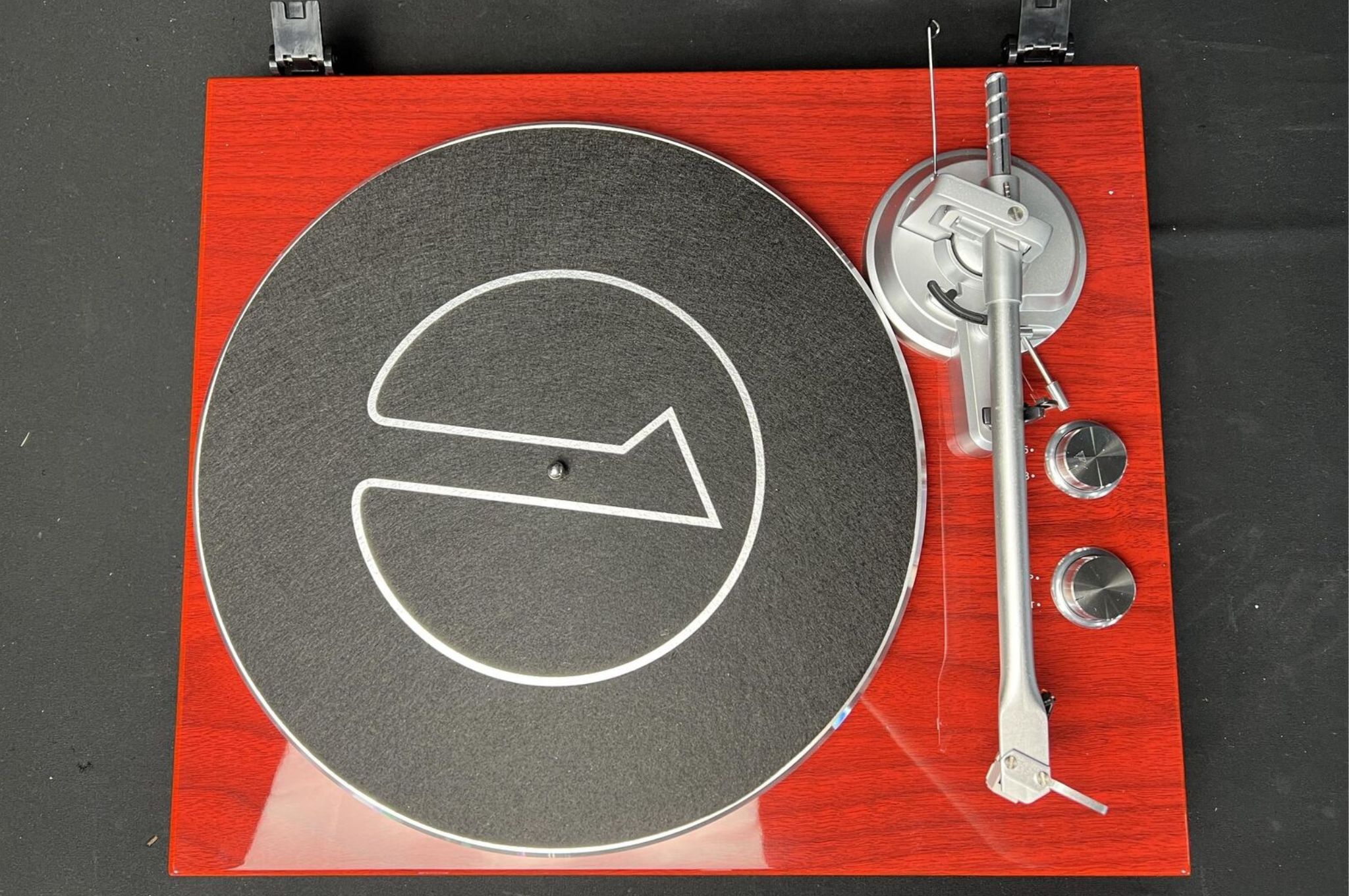 1byone belt-drive turntable in red stain